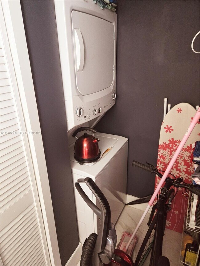 Building Photo - 1650 Coral Wy