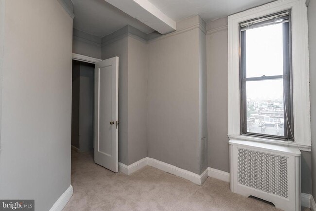 Building Photo - 2031 Locust St