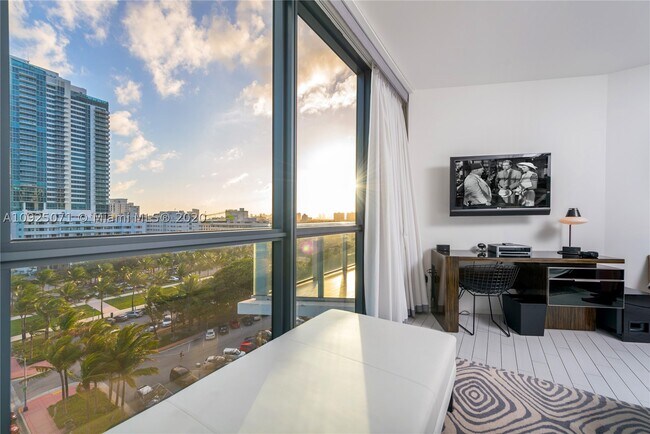 Building Photo - 2201 Collins Ave