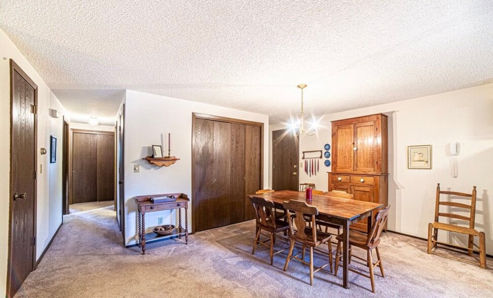 Building Photo - 1143 Ulmus Dr