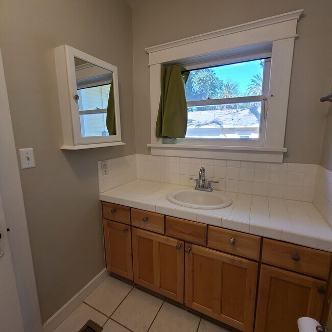 Building Photo - Diamond Duplex