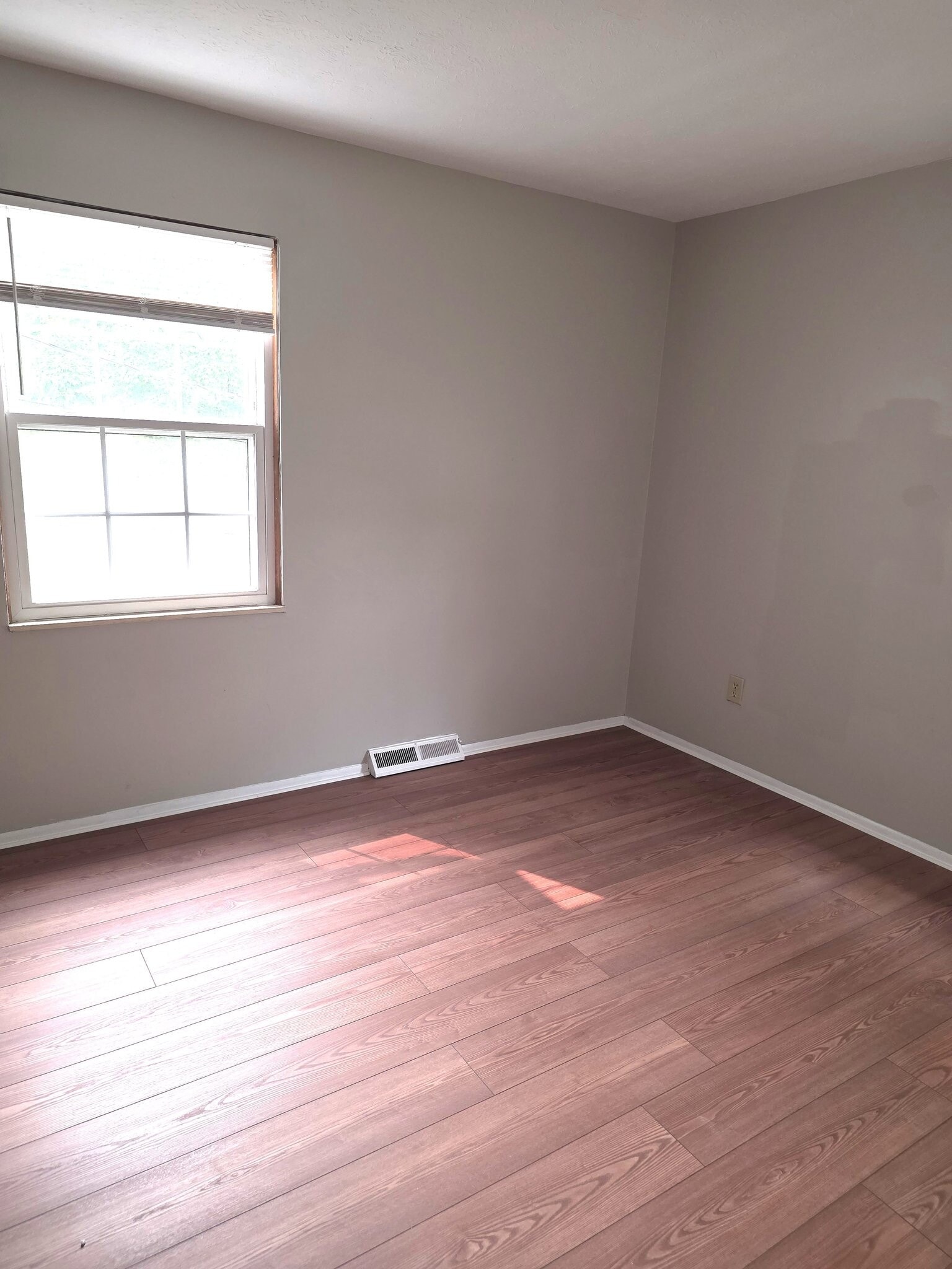 Building Photo - 1653 Southbend Dr