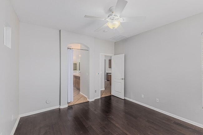 Building Photo - 2058 E Flint St