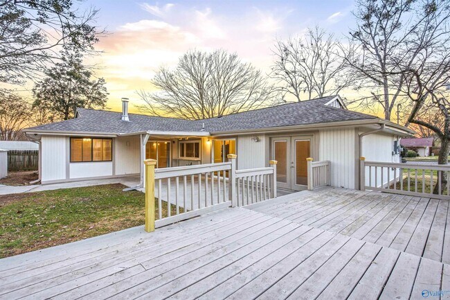 Building Photo - 2008 Burlingame Dr SE