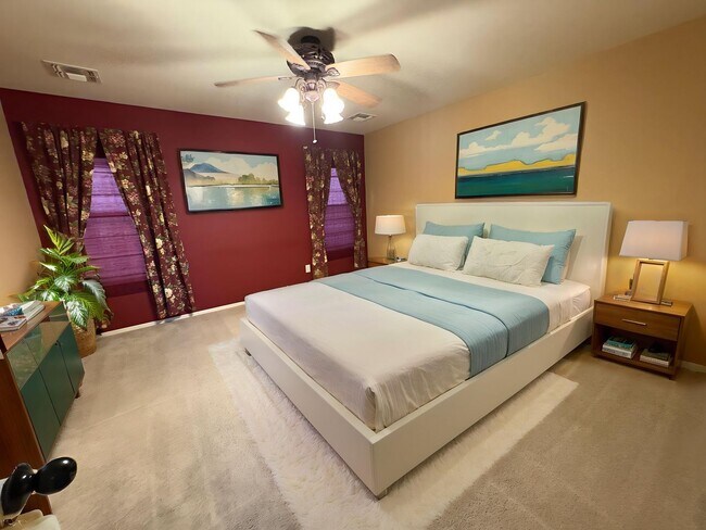 Building Photo - East side beauty 4 bedrooms