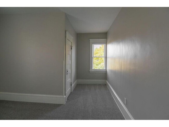 Building Photo - 1606 Concordia Ave