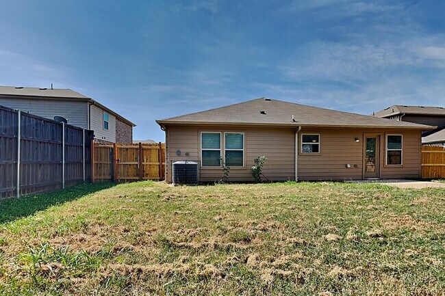 Building Photo - 14625 Briarcrest Dr