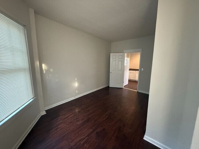 Building Photo - 536A Euclid Ave – Available Fall 2026