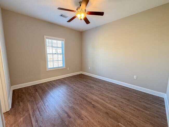 Building Photo - 228 Way Bill Cir