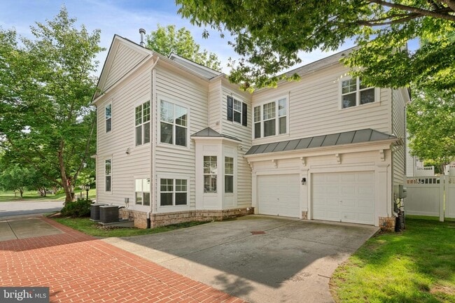 Building Photo - 14348 Sharpshinned Dr