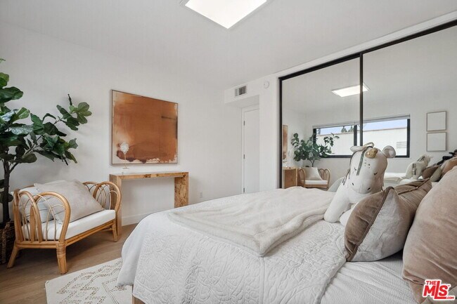 Building Photo - 234 S Tower Dr