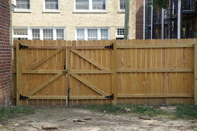 Building Photo - 2602 W Grace St