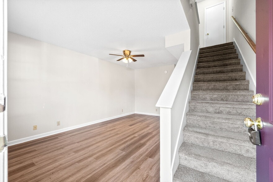 Building Photo - 2303 Raleigh Ct
