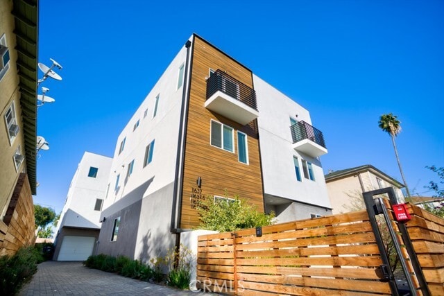 Building Photo - 11639 Burbank Blvd