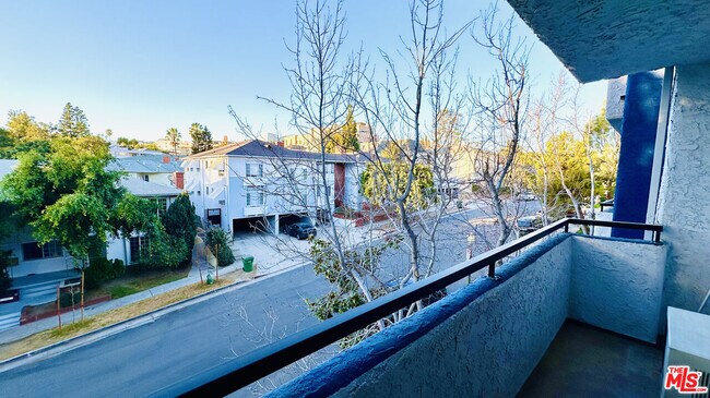 Building Photo - 10982 Roebling Ave