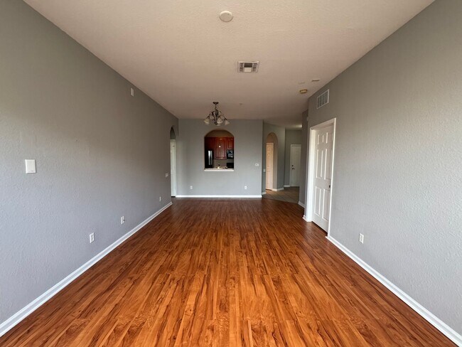 Building Photo - Beautiful 3 Bed, 2 Bath Condo in Desirable...