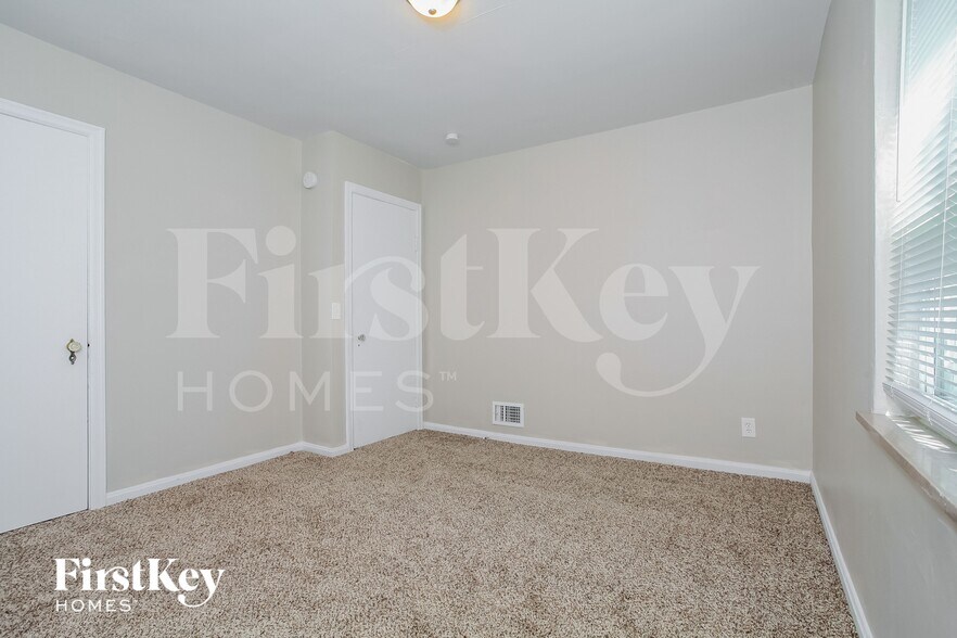 Building Photo - 5256 Ponce Ln