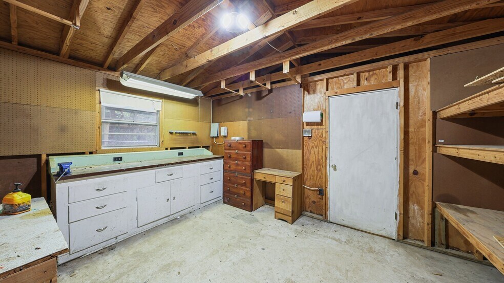 Building Photo - 215 Spanish Oak Dr