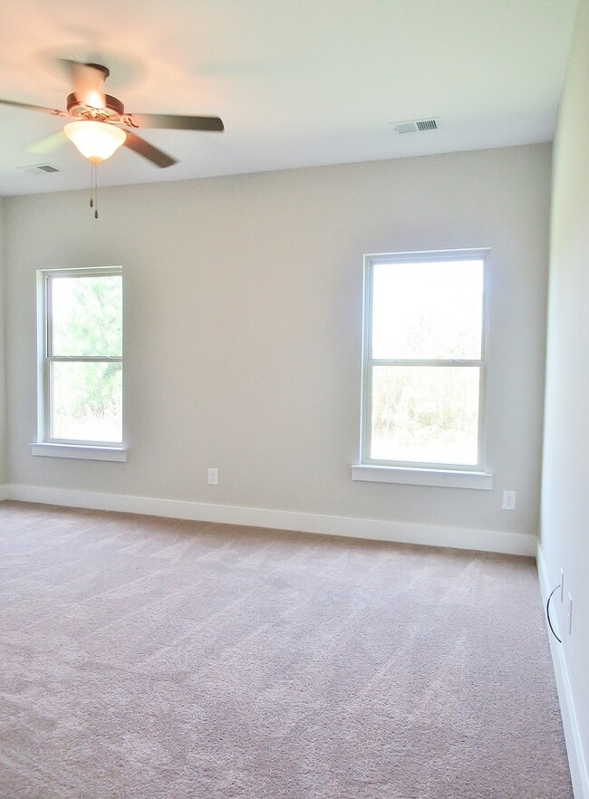 Building Photo - Home in Pleasant Grove... Available to View Now!!!