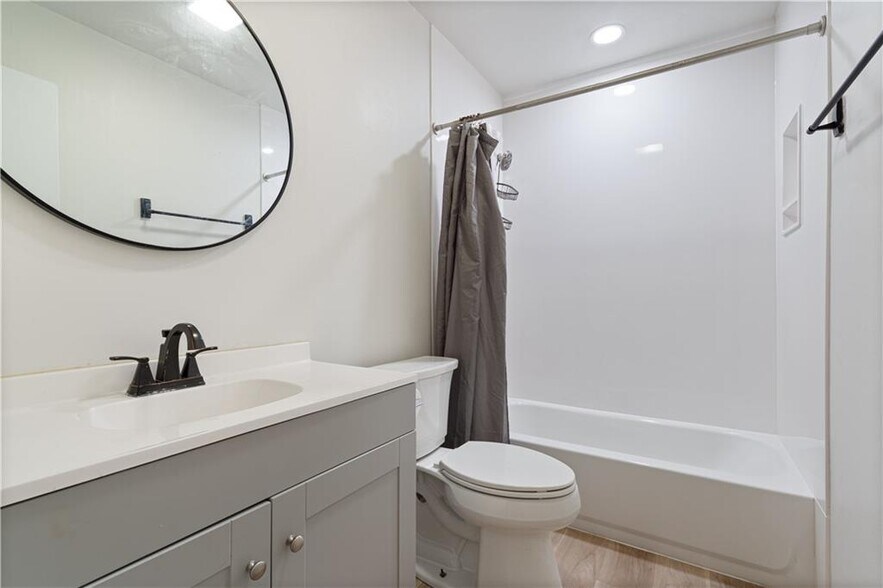 Building Photo - 3023 N Old Missouri Rd