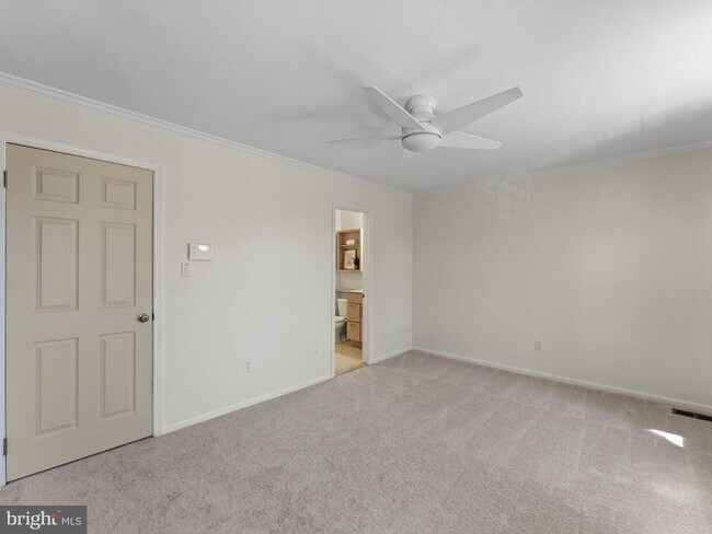 Building Photo - 8638 Dellway Ln