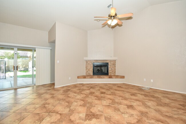 Building Photo - 8406 E Lorenzo Ln