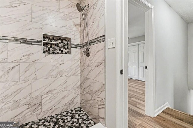 Building Photo - 2952 N Dekalb Dr