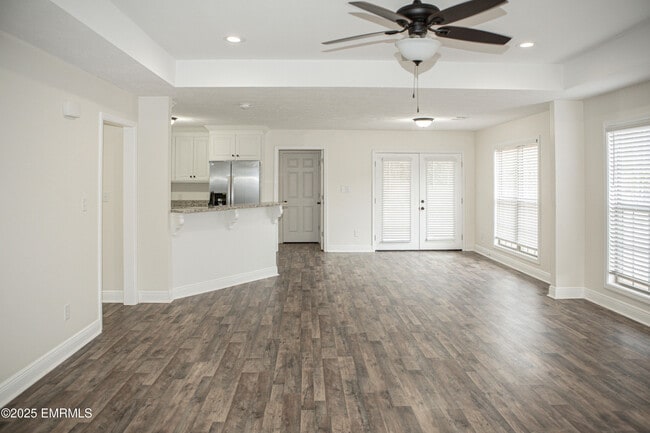 Building Photo - 6821 10th Ave