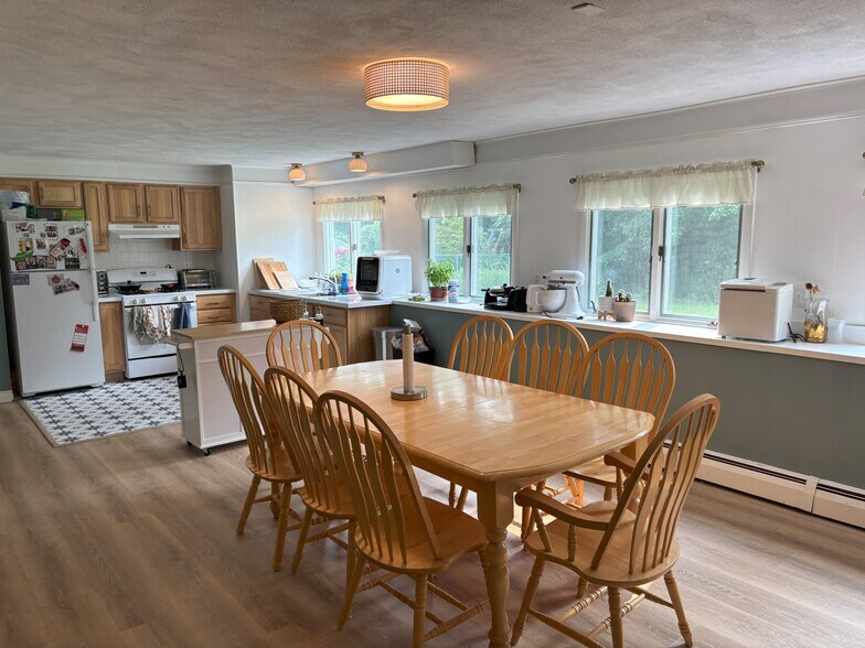 Building Photo - 5 Oak Ter