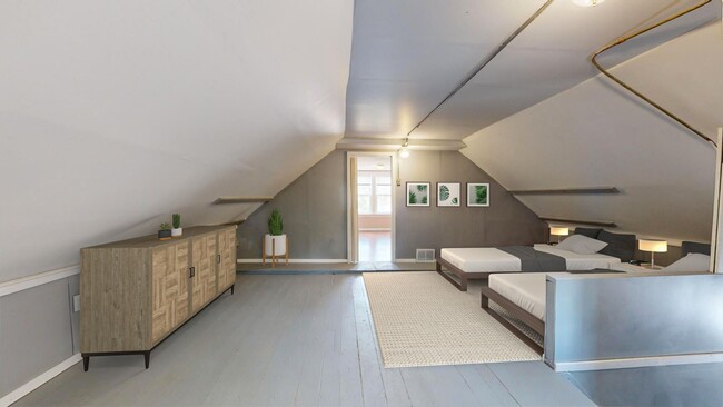 Building Photo - ** AVAILABLE OCTOBER 2025 *** Old Brooklyn...