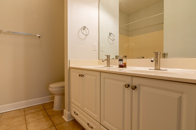 Building Photo - 862 Tyler Woods Dr