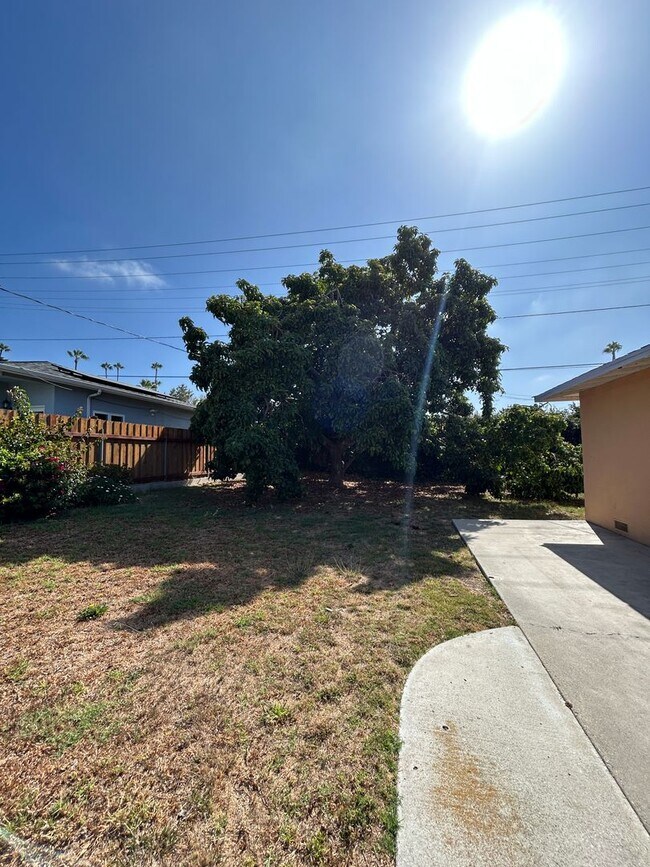 Building Photo - 82-86 College Dr