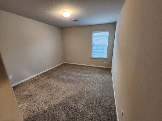 Building Photo - 1310 Central Heights Dr