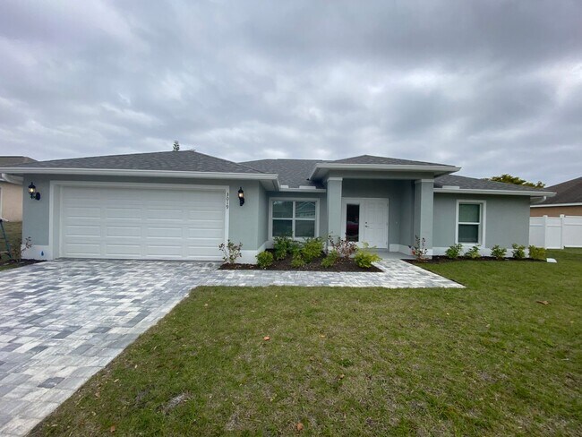 Building Photo - 3019 SW 4th Ave