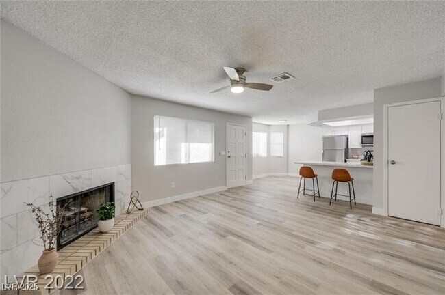 Building Photo - 853 Rock Springs Dr