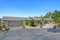 Building Photo - GORGEOUS 3/2.5 Bath Remodeled Home with Stunning Views in Alpine