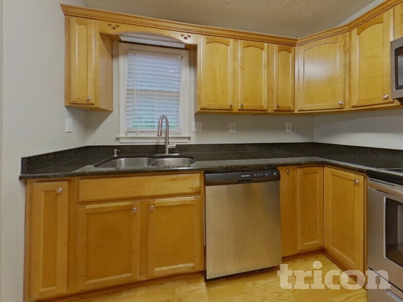 Building Photo - 3272 Greenhill Ct