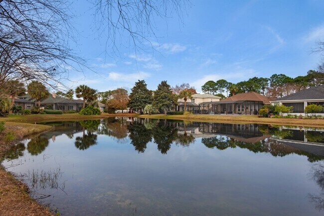 Building Photo - Spacious unfurnished 4B/3B home in Gated Community of Emerald Lakes