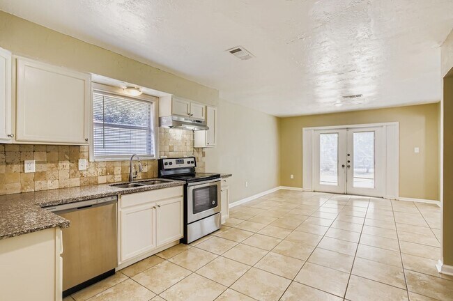 Building Photo - 15710 Sandy Hill Dr