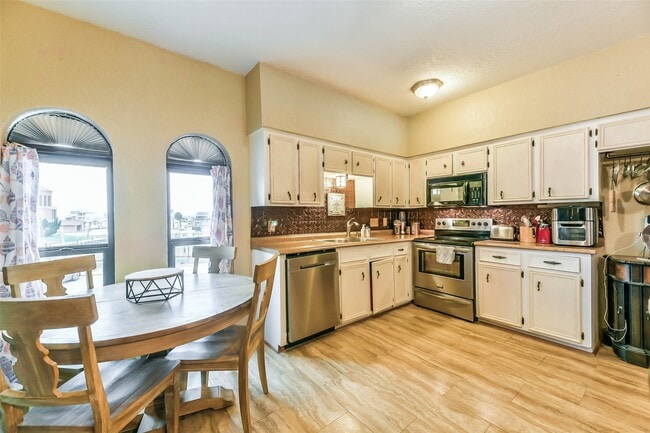 Building Photo - 411 Sailfish