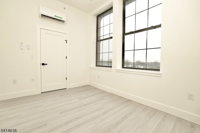 Building Photo - 536 Central Ave