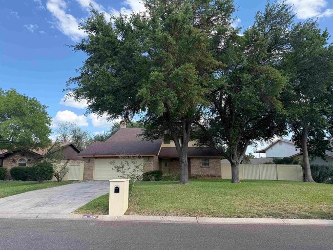 Building Photo - 901 Eden Ln