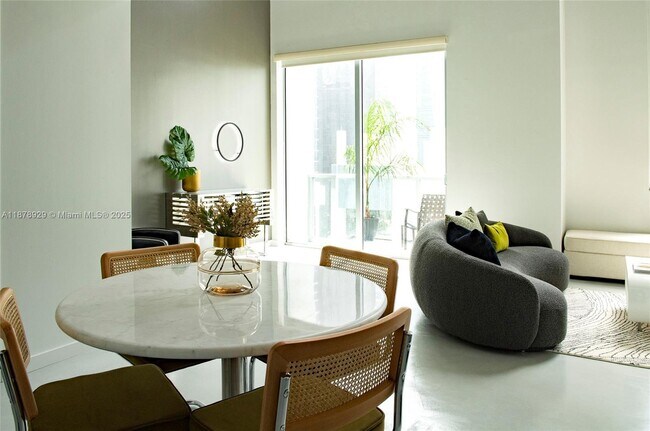 Building Photo - 1060 Brickell Ave
