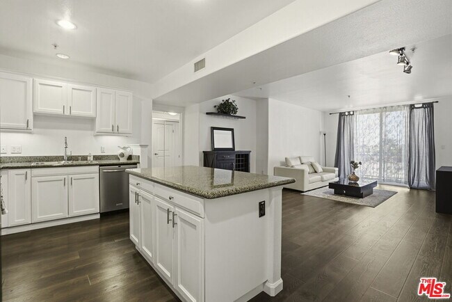 Building Photo - 3740 Santa Rosalia Dr