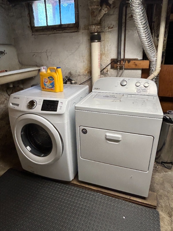 Building Photo - 121 Grove St