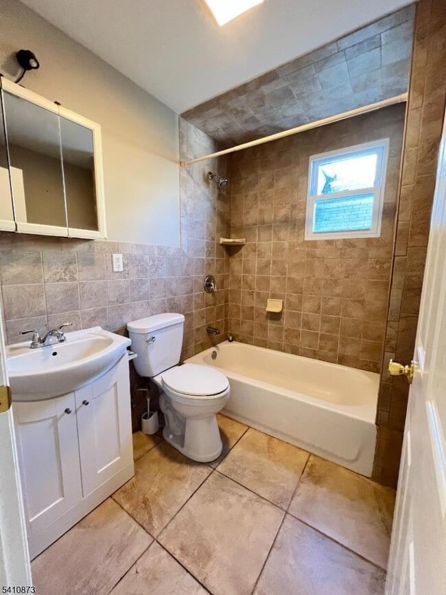 Building Photo - 485 E 27th St