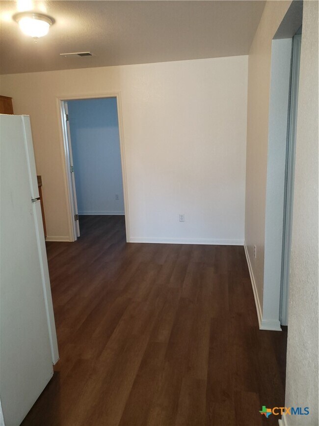 Building Photo - 4201 Primrose Dr