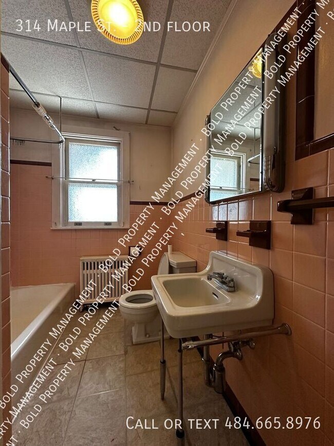 Building Photo - 314 Maple St