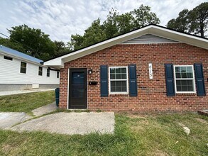 Building Photo - **OFFERING REFUNDABLE APPLICATION FEES** Newly Remodeled 2BD, 1BA Durham Duplex Walking Distance ...