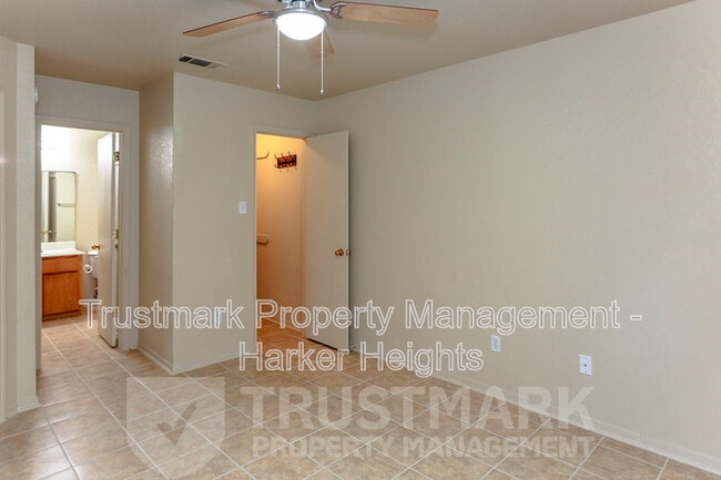 Building Photo - 932 Maplewood Dr